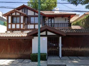 Casa en Venta de 4 habitaciones Lomas de Chapultepec · Casa en Lomas de Chapultepec, de Dos Niveles, con Jardin y 4 Recamaras