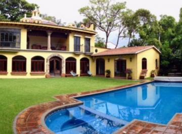 Casa · 820m² · 7 Recámaras · 6 Estacionamientos · Casa Sola en Poblado Acapatzingo Cuernavaca - Ham - 830 - Cs