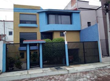 03e76098fb9ee5dc27ca99ef5957e53406a1bd0620c65e401d4bbf17e9a5603b · Casa en Venta en Colinas del Cimatario, Querétaro