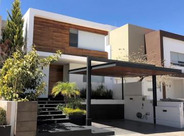 Casa · 358m² · 3 Recámaras · 2 Estacionamientos · Preciosa Casa en Venta en Cumbres del Lago, Juriquilla, Querétaro, Qro.