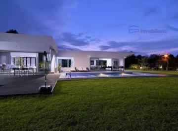 Casa de 4 habitaciones, Zapopan · Residencia en Venta Zona Real Rancho Los Sauces