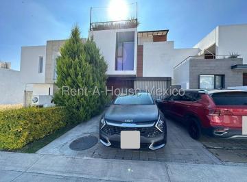 Casa · 195m² · 3 Recámaras · 2 Estacionamientos · Gran Juriquilla Casa de 3 Recamaras en Venta Rah1161