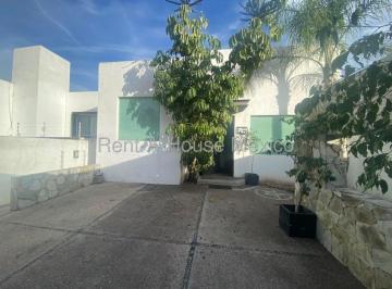 Casa · 193m² · 2 Recámaras · 2 Estacionamientos · Real de Juriquilla Casa de 2 Recamaras en Venta Rah1704