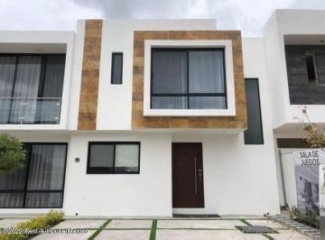 Casa · 122m² · 3 Recámaras · 2 Estacionamientos · San Isidro Juriquilla Casa de 3 Recamaras en Venta Rah1914