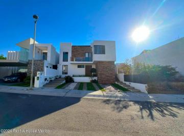Casa · 325m² · 4 Recámaras · 3 Estacionamientos · Zibatá Casa de 4 Recamaras en Venta Rah3