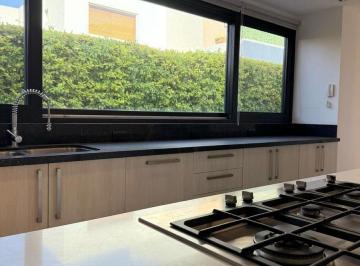 Casa de 5 habitaciones, Querétaro · Casa en Venta en El Campanario Queretaro