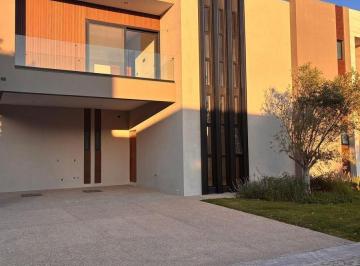 Casa · 720m² · 4 Recámaras · 3 Estacionamientos · Casa Venta en El Campanario, Querétaro
