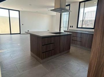 Casa · 245m² · 4 Recámaras · 3 Estacionamientos · Casa en Venta Lomas del Campanario Norte Valles Queretaro