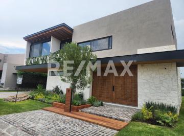 Casa · 721m² · 4 Recámaras · 4 Estacionamientos · Venta Exclusiva Casa en El Campanario