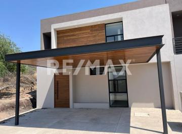 Casa · 180m² · 4 Recámaras · 2 Estacionamientos · Casa en Venta Altozano Queretaro