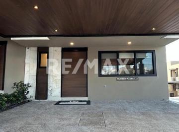 Terreno / Lote · 120m² · 3 Recámaras · 2 Estacionamientos · Casa en Venta en Campanario Norte, Querétaro. con Amenidades Premium