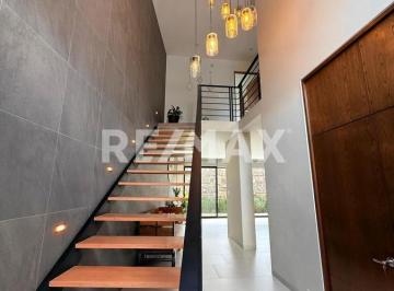 Casa · 181m² · 4 Recámaras · 3 Estacionamientos · Casa en Venta en Altozano Queretaro