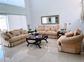 Casa · 346m² · 3 Recámaras · 3 Estacionamientos · Casa en Venta en Residencial La Vista, Querétaro