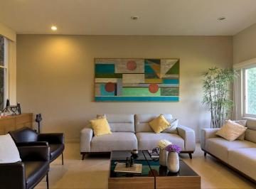 Casa · 540m² · 3 Recámaras · 5 Estacionamientos · Casa en Venta en Juriquilla Queretaro