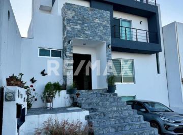 Casa de 3 habitaciones Venta MN 5,500,000 · Casa en Venta en Zibata Queretaro