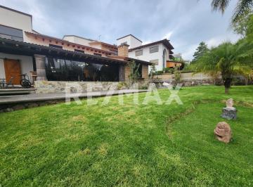 Casa · 800m² · 4 Recámaras · 5 Estacionamientos · Casa en Venta en Vista Real Country Club, Querétaro. Exclusividad y Lujo