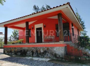 Quinta · 194m² · 2 Recámaras · 4 Estacionamientos · Quinta en Venta en El Fraccionamiento Torrecillas, Villa de Alvarez, Col.