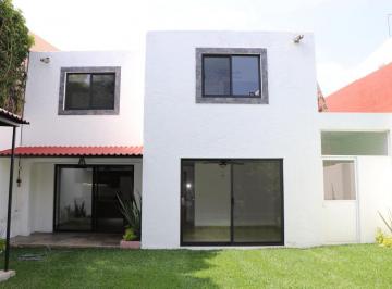 Casa de 3 habitaciones, Cuernavaca · Casa Moderna en Jardines de Ahuatlan
