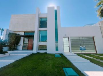 Casa · 500m² · 4 Recámaras · Casa Residencial en Fraccionamiento La Luz