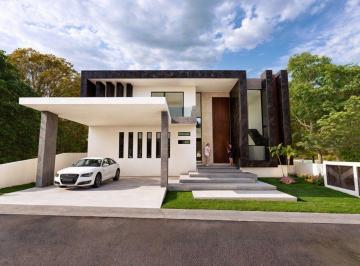 Casa · 482m² · 4 Recámaras · 2 Estacionamientos · Casa - Fraccionamiento Lomas de Cocoyoc
