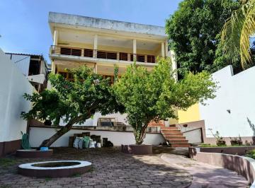 Casa · 303m² · 4 Recámaras · 2 Estacionamientos · Amplia Casa de 4 Recámaras con Estudio en Santa Cruz Acapulco | $3.8 Mdp Cerca de Escuelas y Comerci