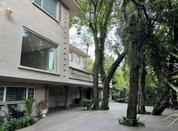 Casa de 4 habitaciones, Miguel Hidalgo · A Precio de Terreno: Majestuosa Casa en Lomas de Chapultepec