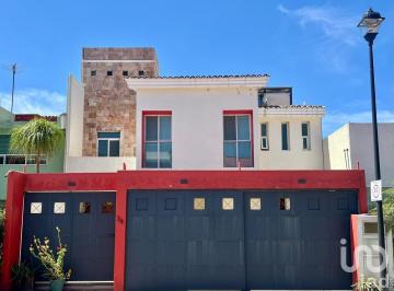 Casa · 280m² · 3 Recámaras · 3 Estacionamientos · Casa en Venta a 1 Calle de La Udlap