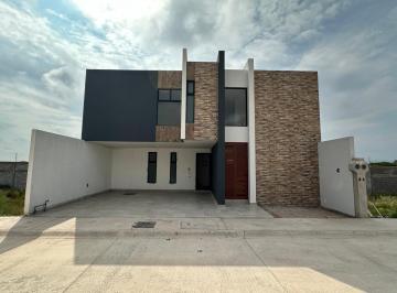 Casa · 180m² · 3 Recámaras · 2 Estacionamientos · Casa en Venta en Circuito Altanna