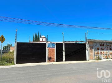 Casa · 180m² · 3 Recámaras · 2 Estacionamientos · Casa en Venta en Querétaro, San Juan del Río con Gran Terreno