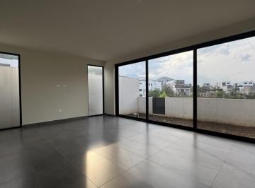Casa · 343m² · 4 Recámaras · 2 Estacionamientos · Casa en Venta en Santiago