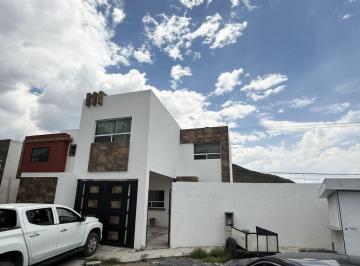 Casa de 3 habitaciones, Ramos Arizpe · Casa Amueblada en Renta en Bonterra