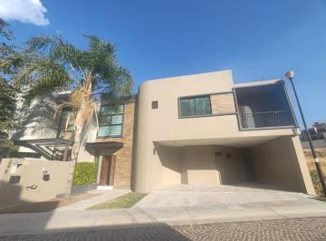 1 · Hermosa Residencia en Venta en Condominio Tipo Americano
