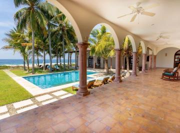 Casa · 1844m² · 4 Recámaras · 2 Estacionamientos · En Venta Casa de Lujo en Playa Delfines
