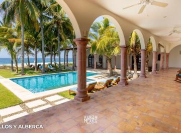 Casa · 1844m² · 4 Recámaras · 2 Estacionamientos · En Venta Casa de Lujo en Playa Delfines