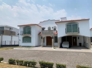 Casa en condominio · 339m² · 4 Recámaras · 4 Estacionamientos · Fp Casa en Venta de 4 Recamaras en Metepec. "Residencial Bicentenario"