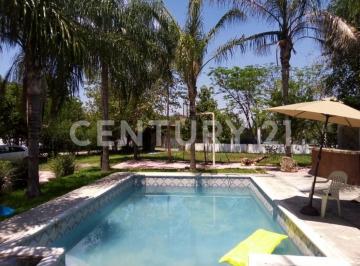 Quinta · 300m² · 4 Recámaras · 2 Estacionamientos · Quinta en Venta en Cadereyta Jimenez en Nuevo Leon