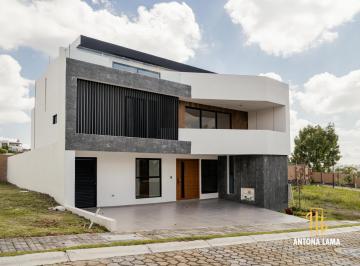 Casa · 320m² · 4 Recámaras · 3 Estacionamientos · Casa en Venta en Parque San Marino, Lomas de Angelópolis