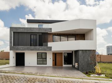 Casa · 320m² · 4 Recámaras · 3 Estacionamientos · Casa en Venta en Parque San Marino, Lomas de Angelópolis