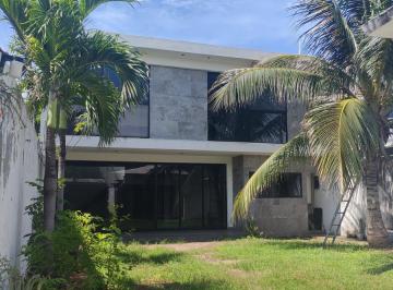 Casa · 200m² · 2 Recámaras · 2 Estacionamientos · Casa en Venta Zona Norte