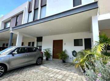 Casa · 162m² · 3 Recámaras · Vendo Linda Casa en Residencial Arbolada Amueblada de 3 Rec con Rooftop