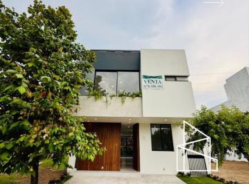 Casa de 5 habitaciones, Zapopan · Hermosa Residencia en Venta a Estrenar, de 3 Niveles en Parques Vallarta, Dentro de Coto Abeto.