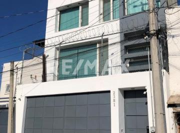 Casa · 298m² · 5 Recámaras · 2 Estacionamientos · Casa en Venta en El Fortin - (4)