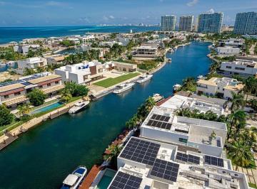 Casa · 700m² · 4 Recámaras · 6 Estacionamientos · Casa en Venta en Puerto Cancún