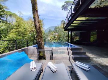 Casa en condominio · 550m² · 4 Recámaras · 3 Estacionamientos · Casa con Alberca en Condominio de Lujo en Avándaro, Valle de Bravo
