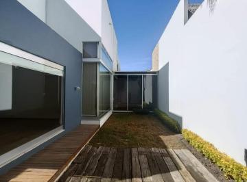 Casa · 389m² · 4 Recámaras · 3 Estacionamientos · Casa en Jurica