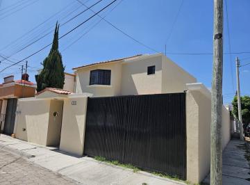 12901263fa7a7788b9d9ae74f56c0da51563d1641000c675bfe902329bd3bd90 · Casa Venta en Esquina Oportunidad Fracc La Joya en Querétaro