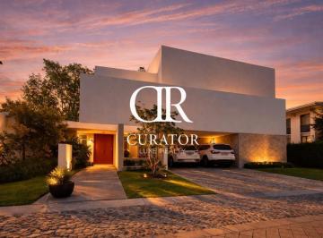 Casa · 660m² · 4 Recámaras · 4 Estacionamientos · Casa en Venta en El Campanario Queretaro
