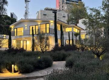 Casa · 572m² · 4 Recámaras · 5 Estacionamientos · Casa Contemporánea con Aire Mediterráneo en Venta en Col. Campestre