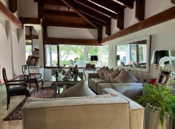Casa · 470m² · 4 Recámaras · 4 Estacionamientos · Casa en Venta en Club de Golf Los Encinos, Lerma