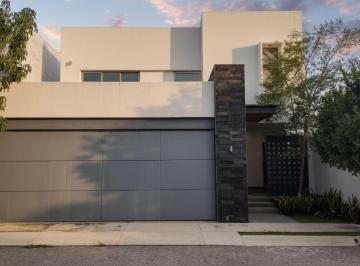 Casa · 362m² · 3 Recámaras · 3 Estacionamientos · Casa en Venta en Sta Gertrudis / Haciendita El Volantín